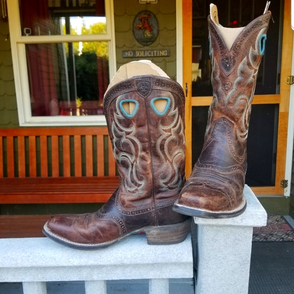 Ariat cowgirl boots size 8 womens